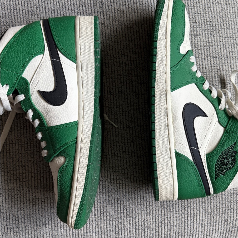 Air Jordan 1 Mid “Pine Green” - Picture 4 of 4